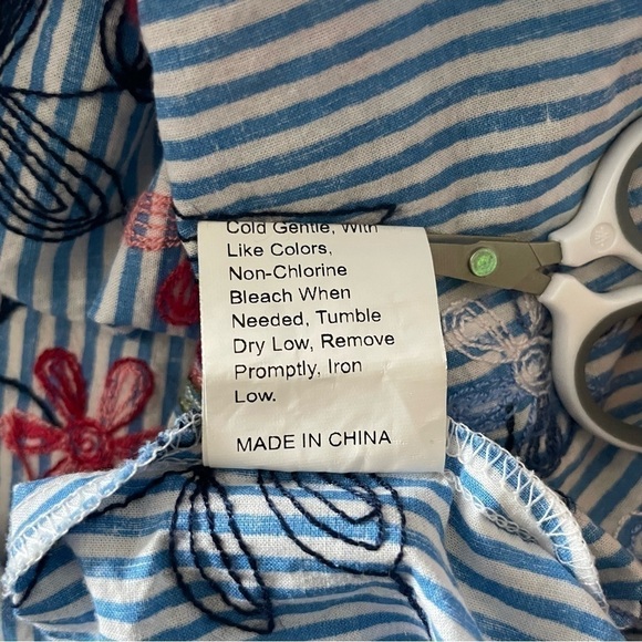 Emery Rose Pinstripe Embroidered Short Sleeve Top Size Extra Small - Picture 12 of 13